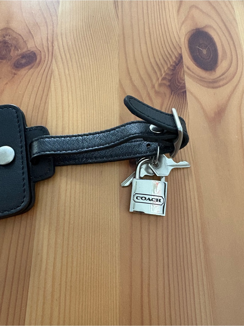 Coach Black Leather Luggage Tag with One set of lock and keys - Picture 4 of 5